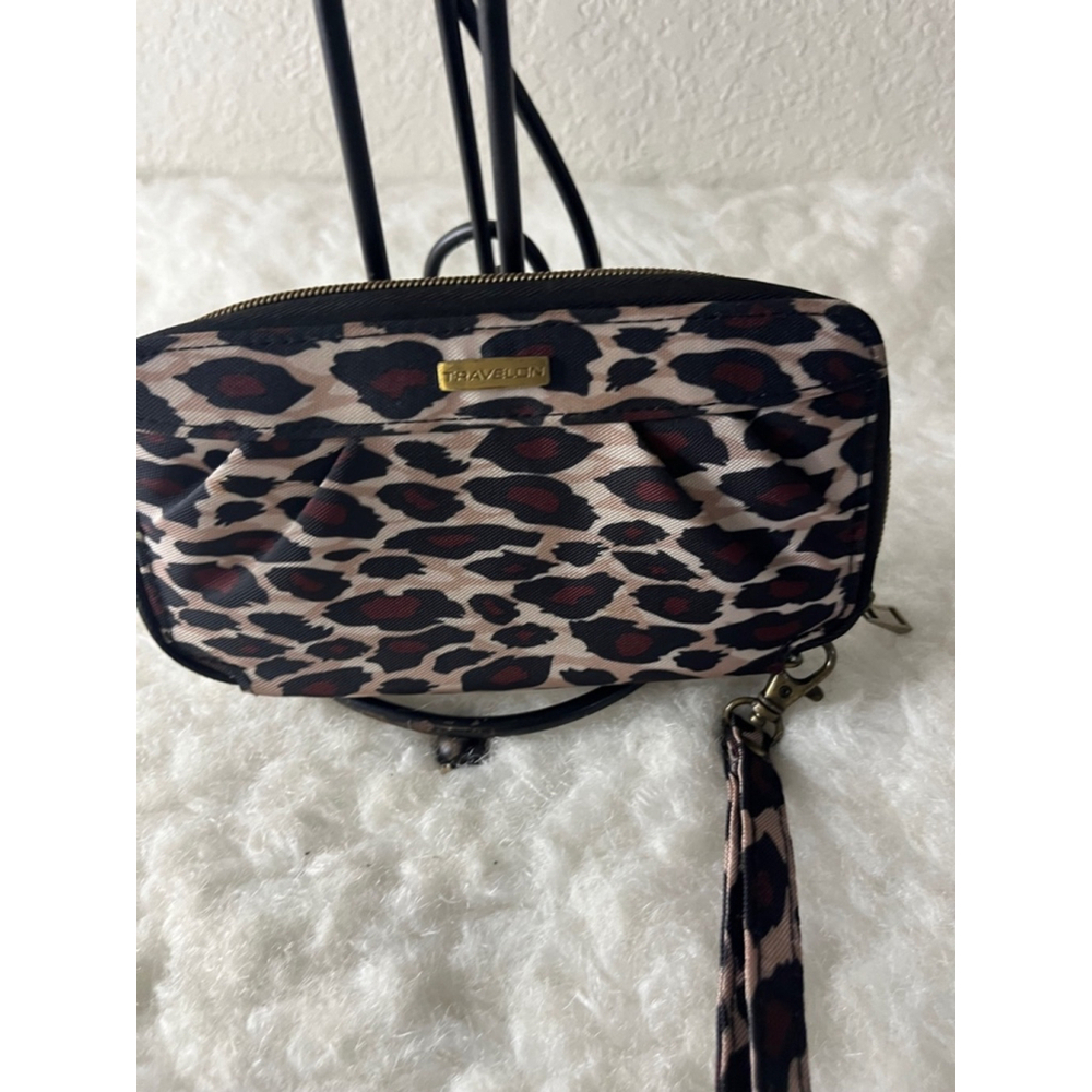 Travelon Leopard Print Zip Wristlet Clutch Wallet Organizer